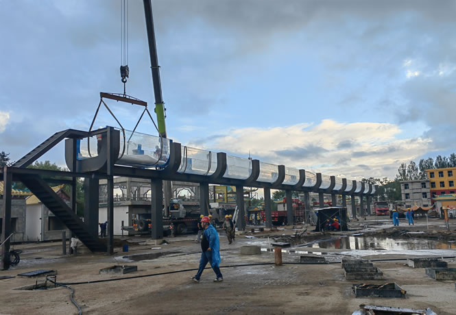 泳池项目工程现场，强大施工团队