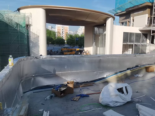 杭州市滨江区浦沿路亚克力透明游泳池施工现场