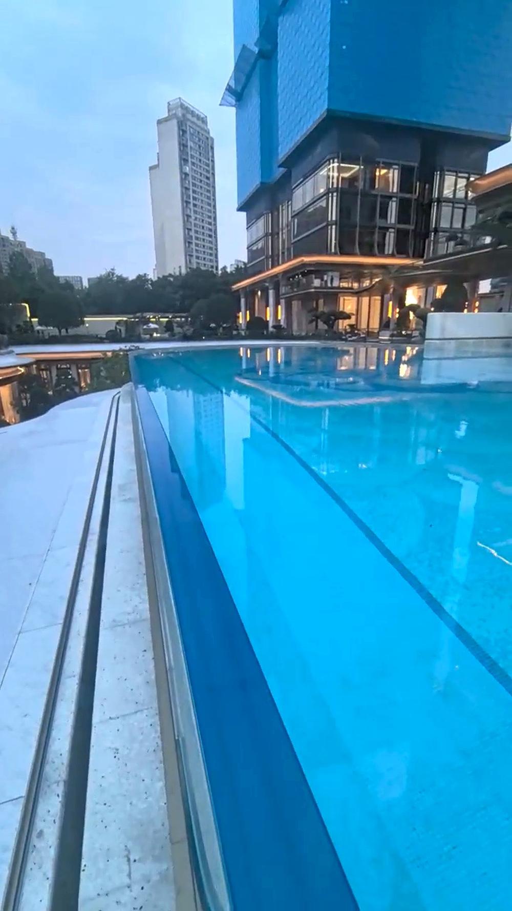 无边际泳池